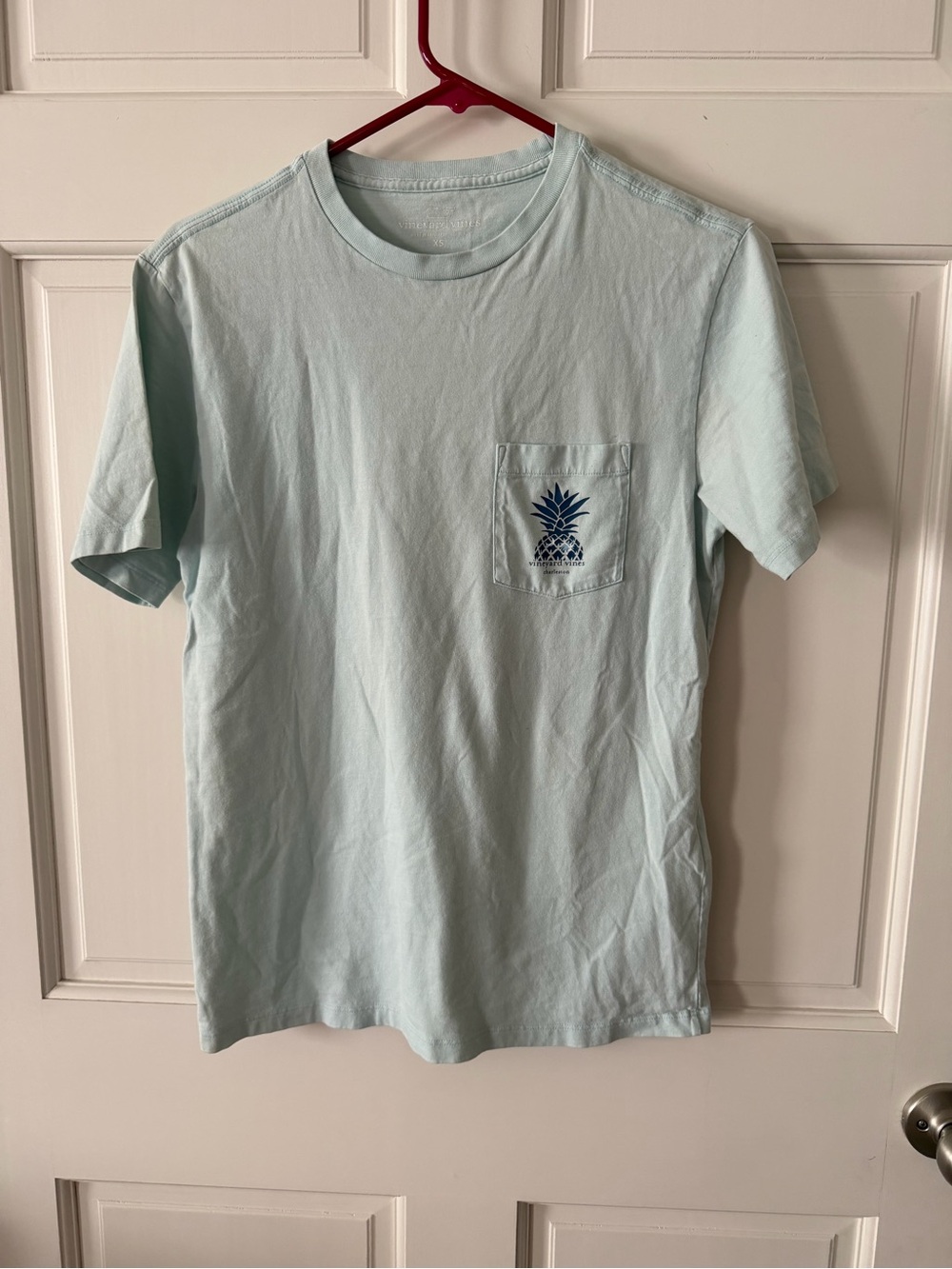 Vineyard Vines Pale Blue Short-Sleeve Pocket Tee with Navy Pineapple size xs